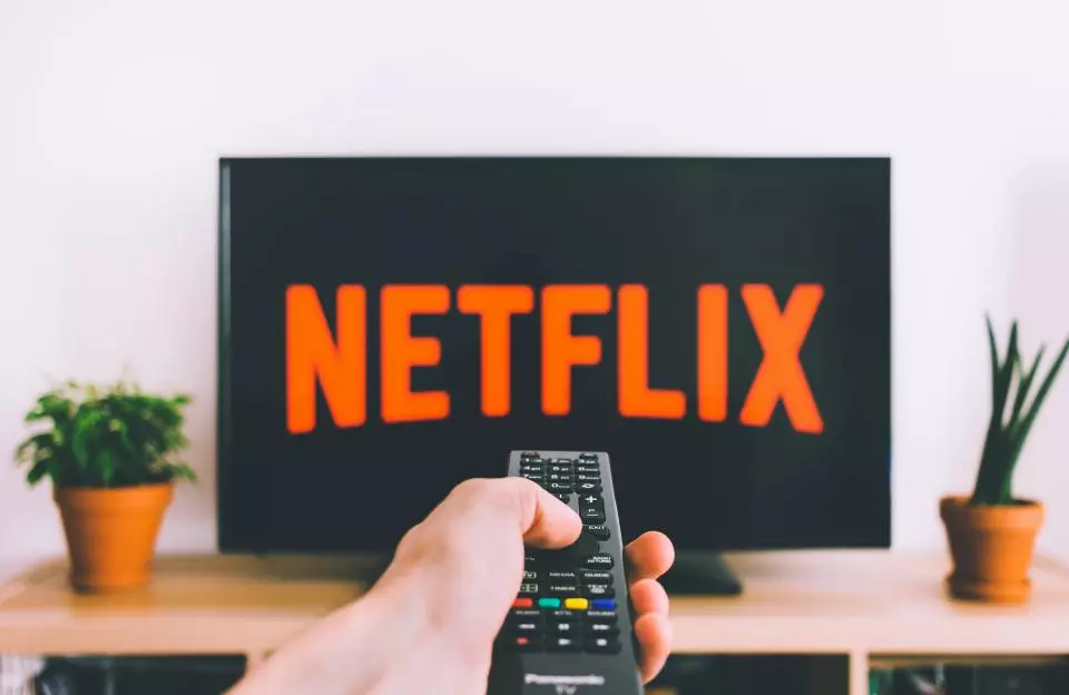 Netflix se asociaza cu Microsoft pentru implementare abonamente cu suport publicitar