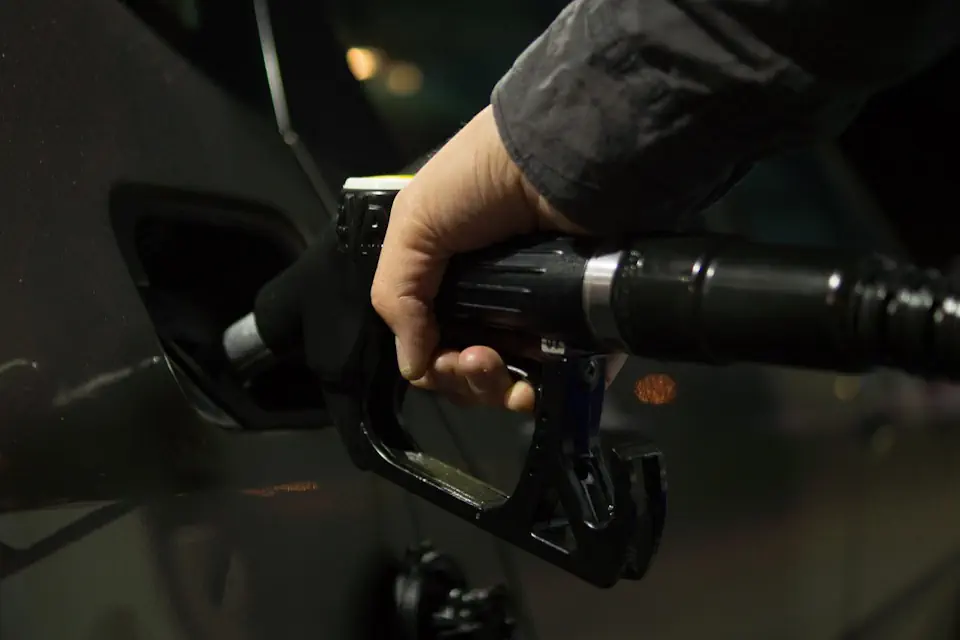 Cum alimentezi corect masina pe timp de vara pentru a economisi bani si combustibil